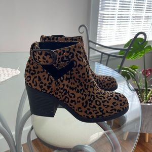 Ankle leopard print Boots